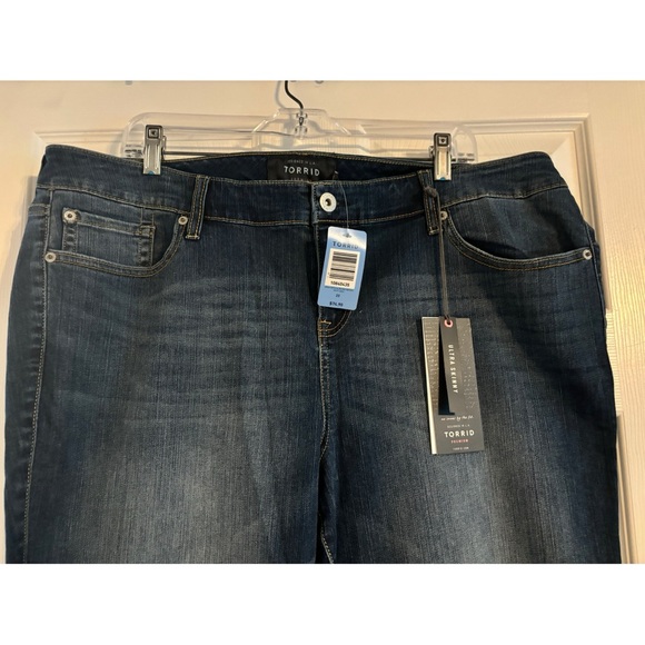 NEW Torrid Premium ultra skinny jeans - Picture 3 of 9